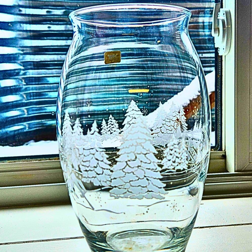 Vintage Luminarc Winter Glass Vase Avon President’s Club 1998 Made in France 9"